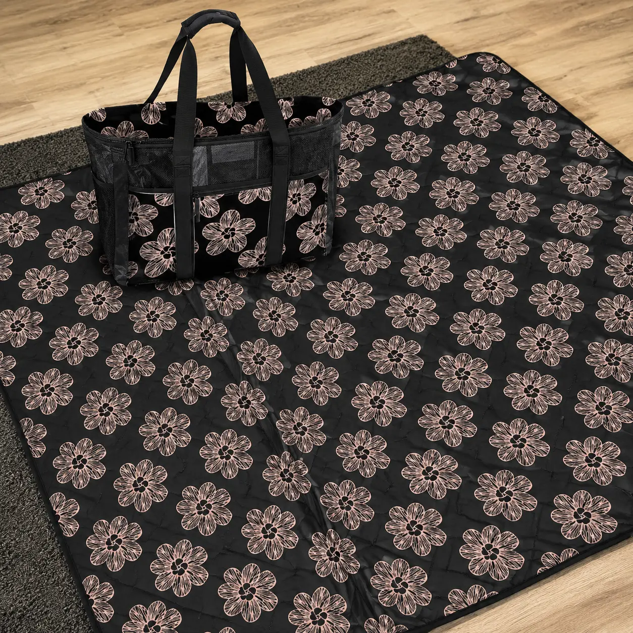 Cream & Black Pua tote and matching mat